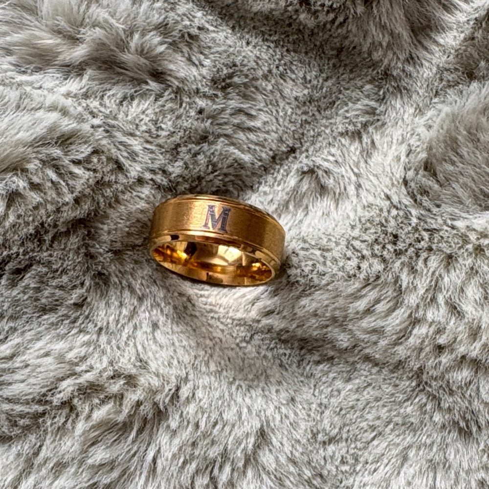 Elegant Gold Women's Ring with Initial